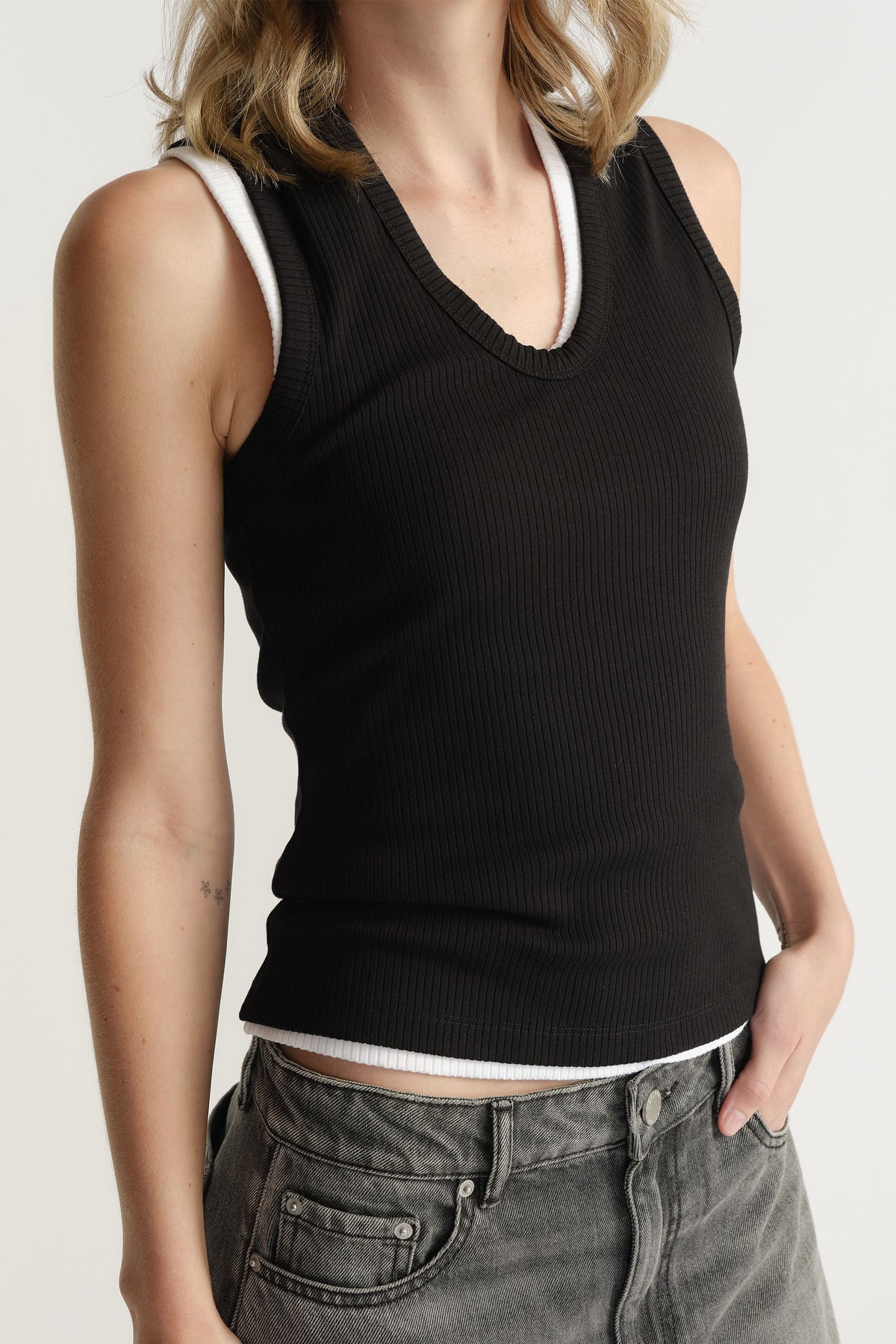 D-Luxe Ribbed Scoop Tank