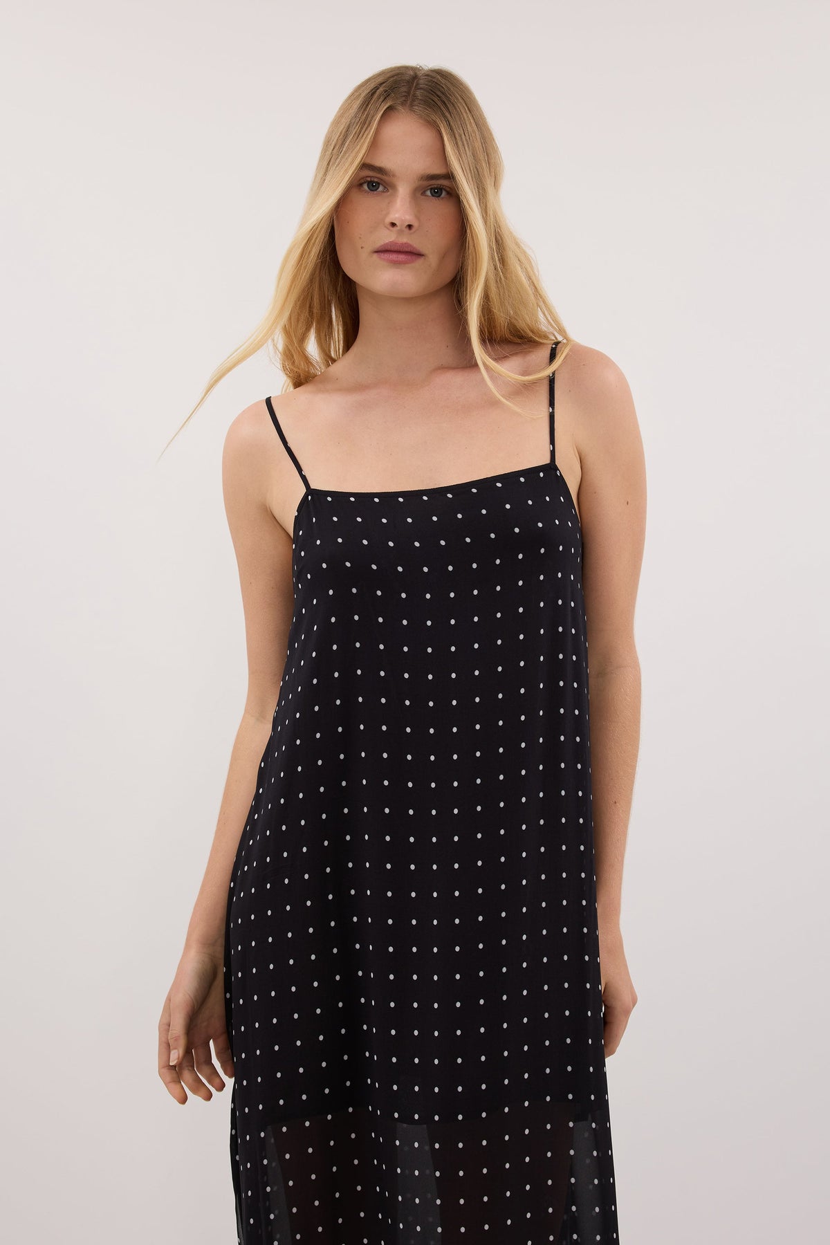 VANESSA BLACK SLEEVELESS MIDI DRESS