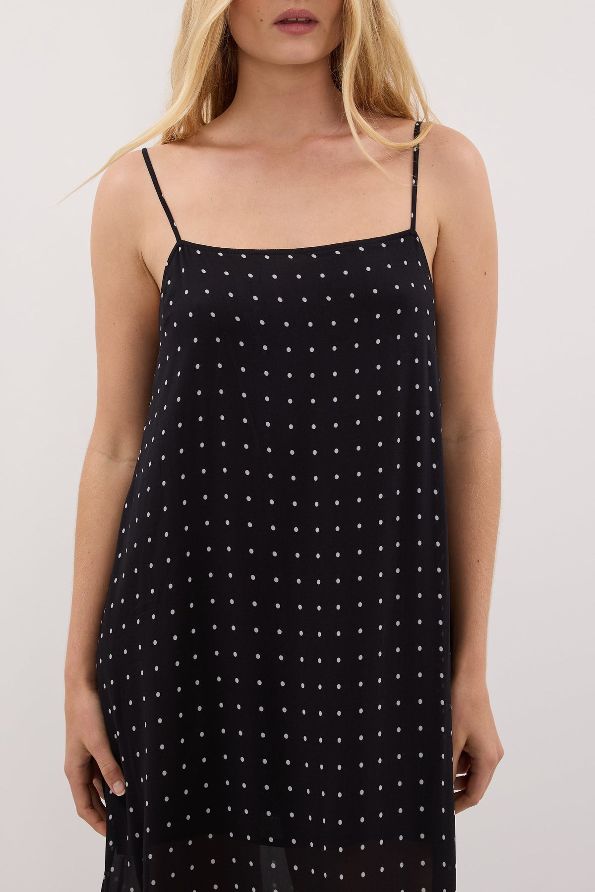 VANESSA BLACK SLEEVELESS MIDI DRESS
