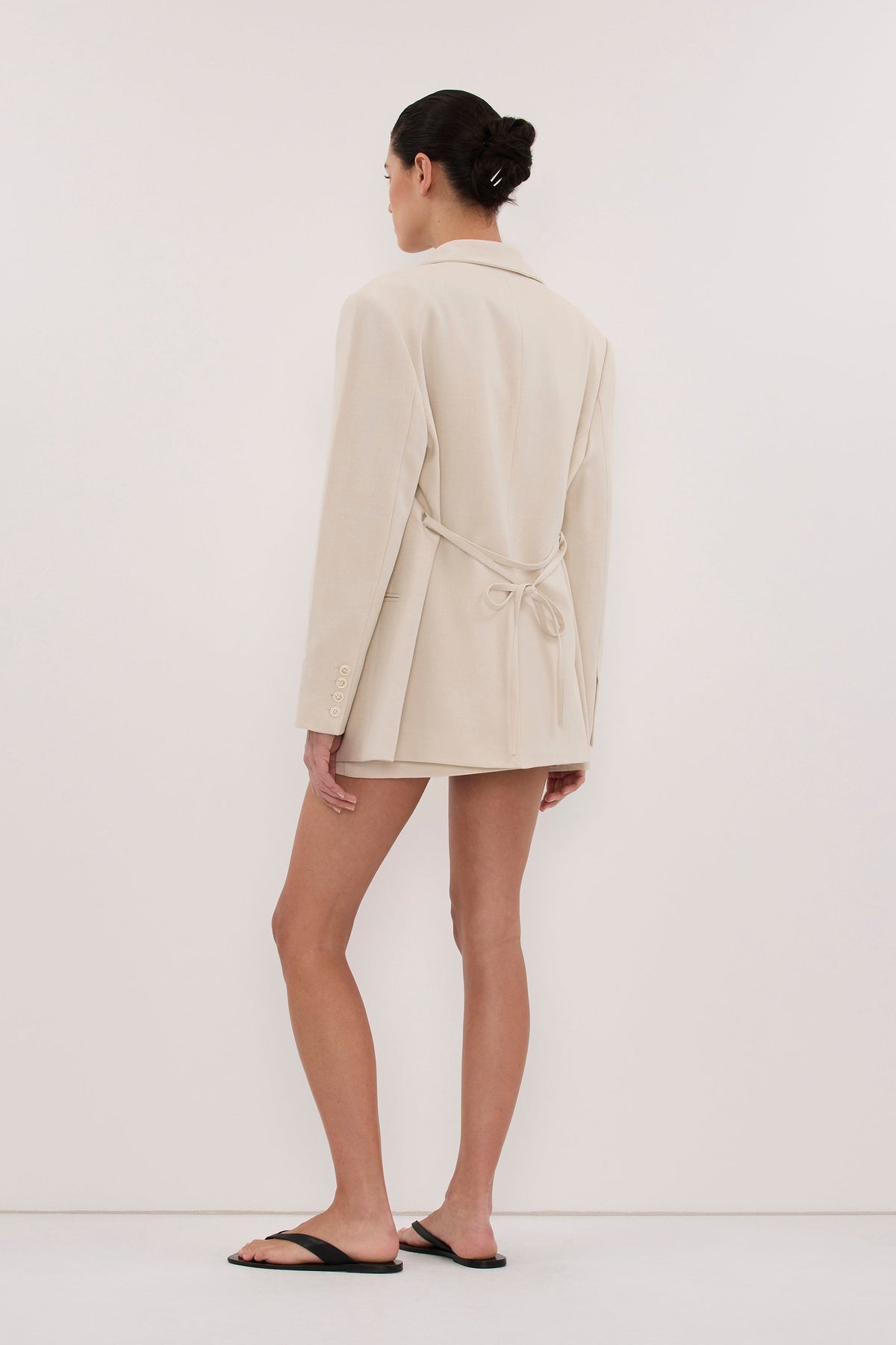 TRINITY BONE TAILORED SKORT