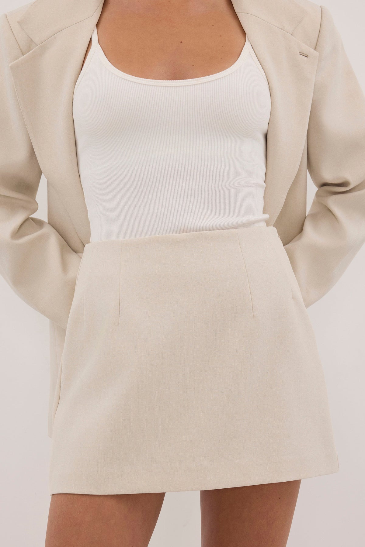 TRINITY BONE TAILORED SKORT