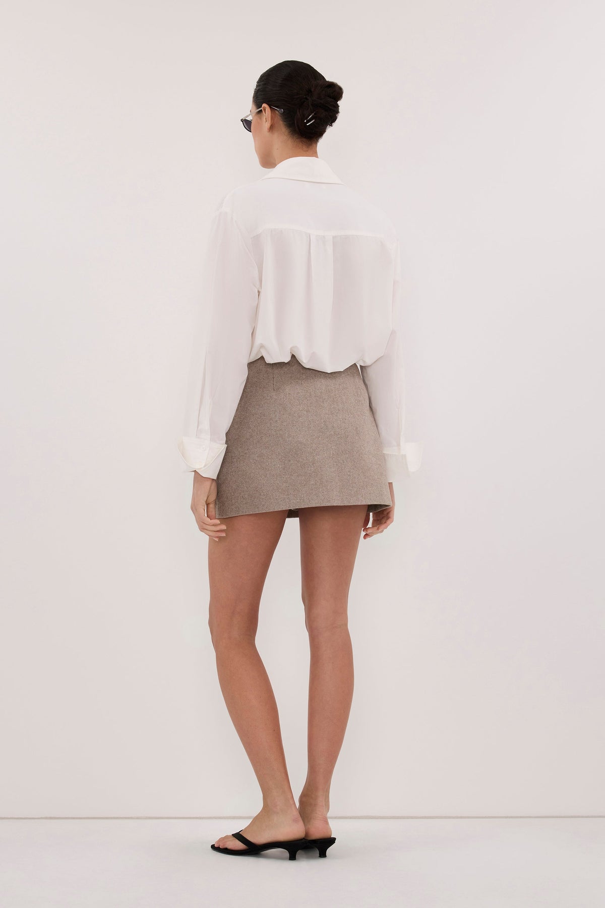 AINSLY OAT TEXTURED MICRO SKORT