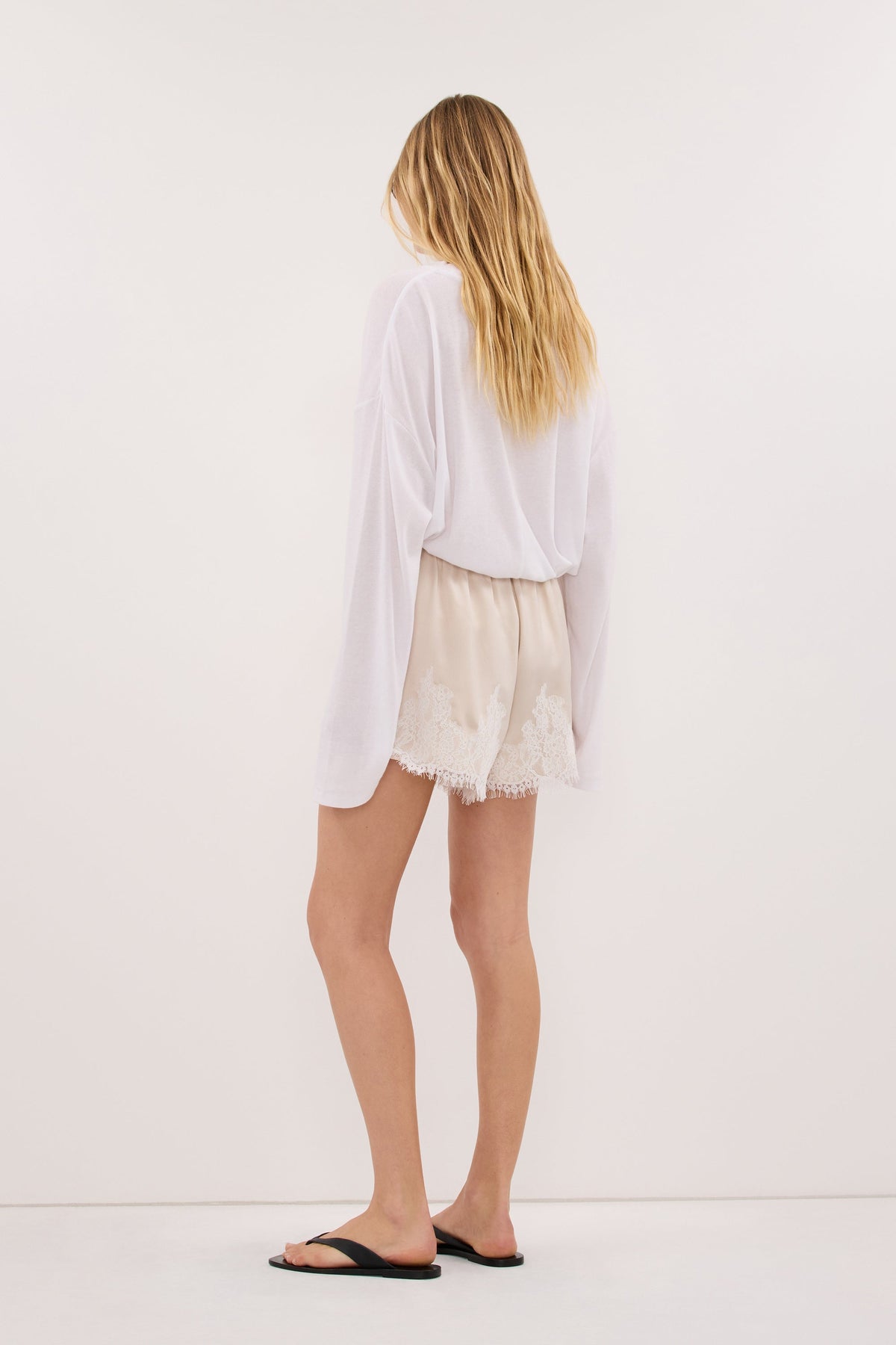SELENE OYSTER SATIN SHORT