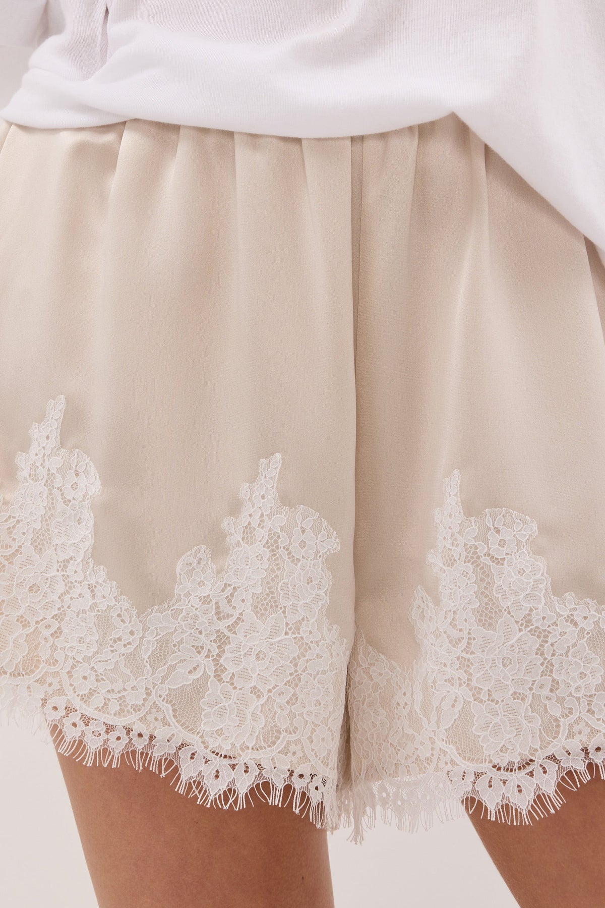 SELENE OYSTER SATIN SHORT