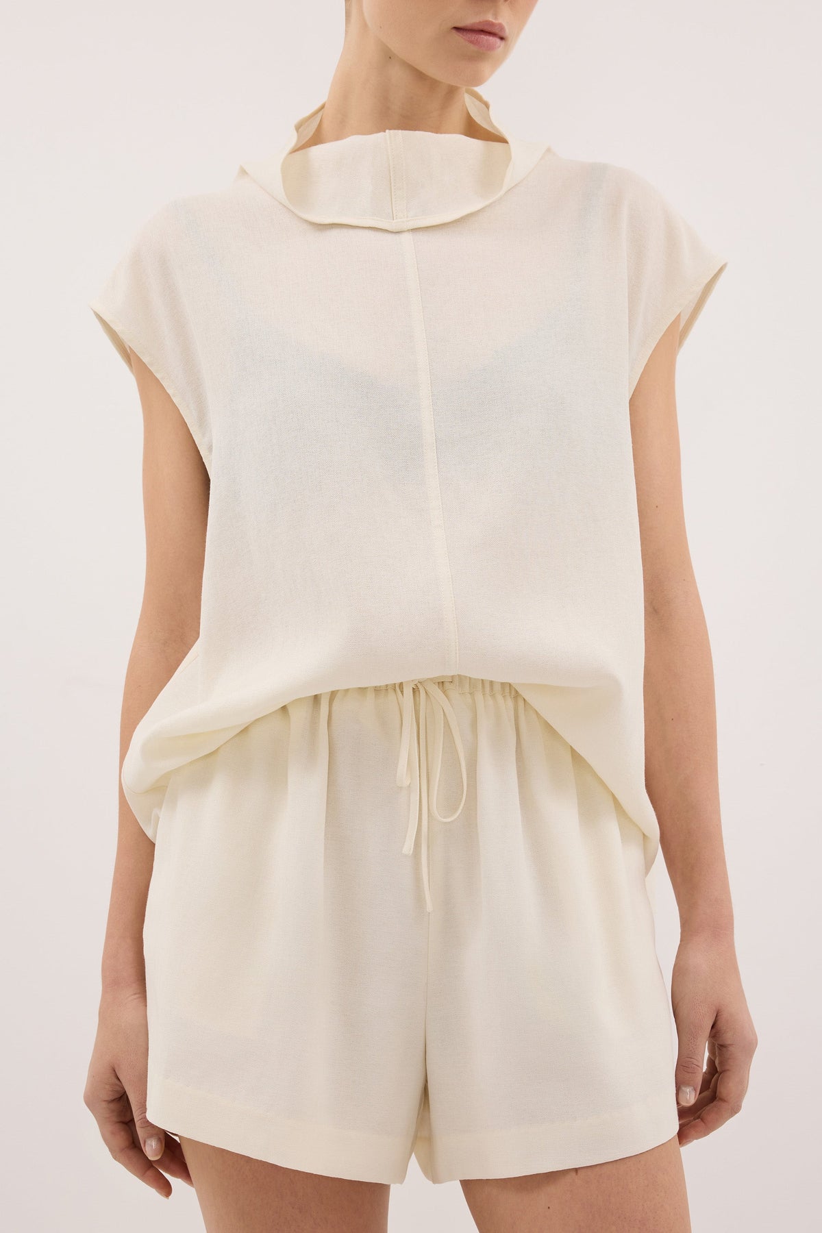 CALIA CREAM DRAWSTRING SHORT