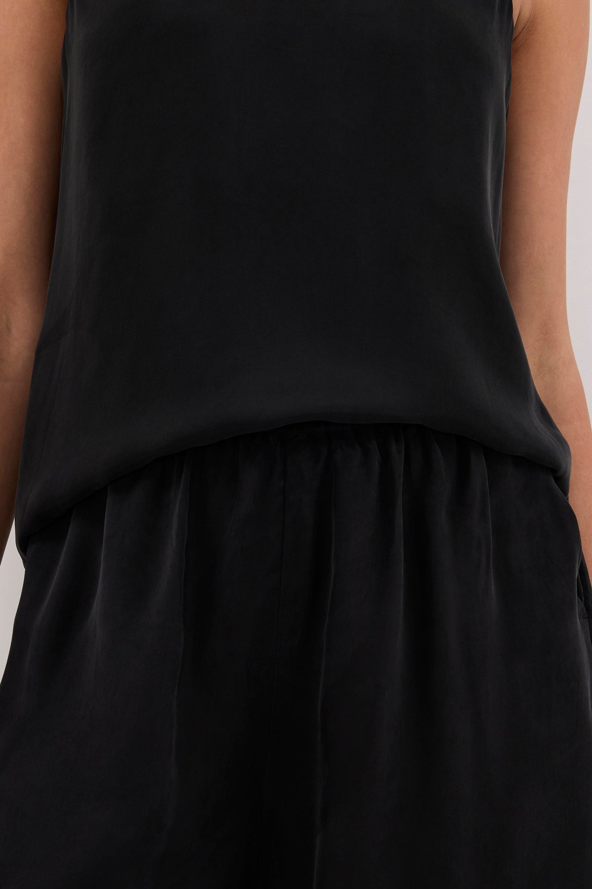 ALICE BLACK CUPRO BERMUDA SHORT