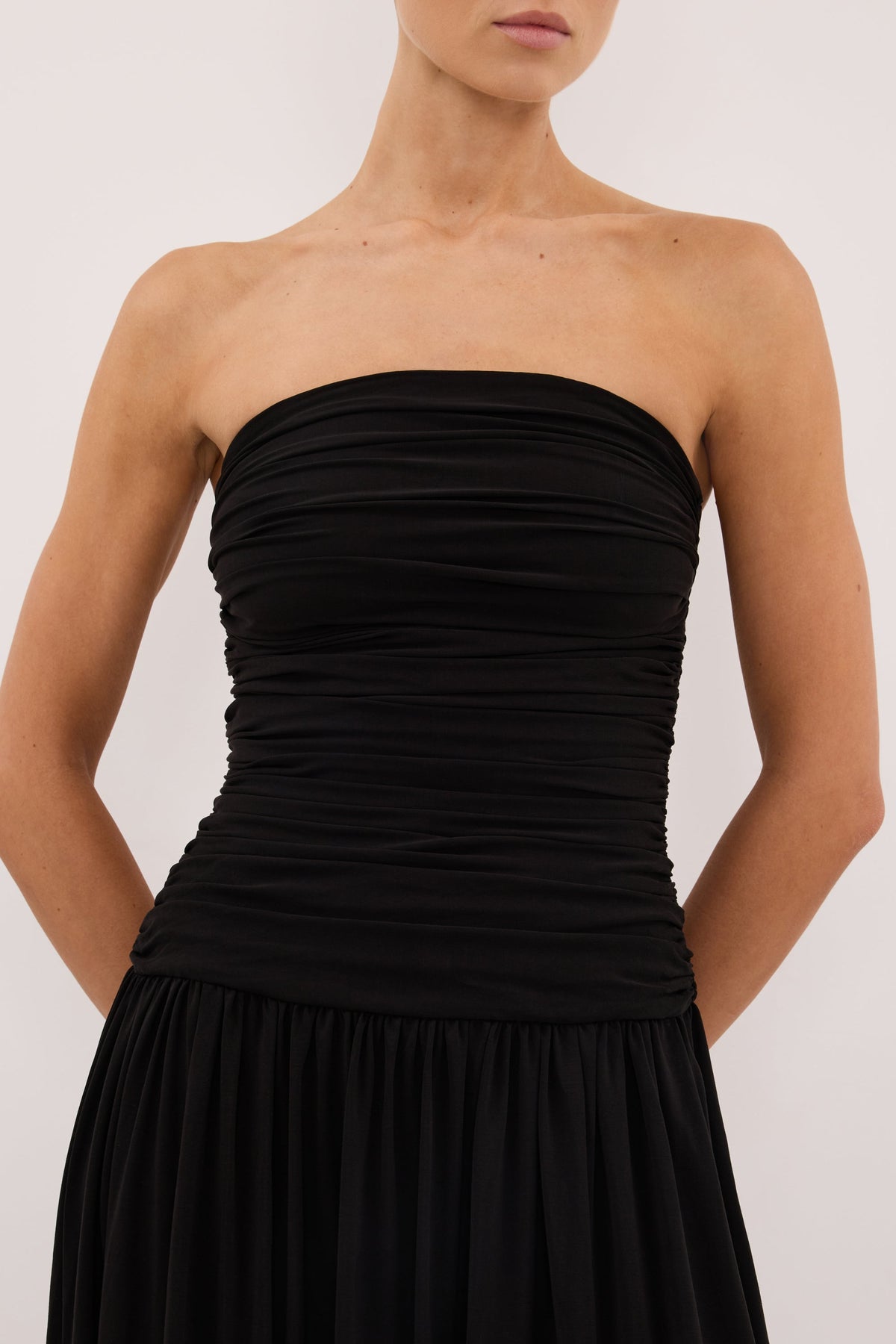 SHARI BLACK STRAPLESS BANDEAU MIDI DRESS