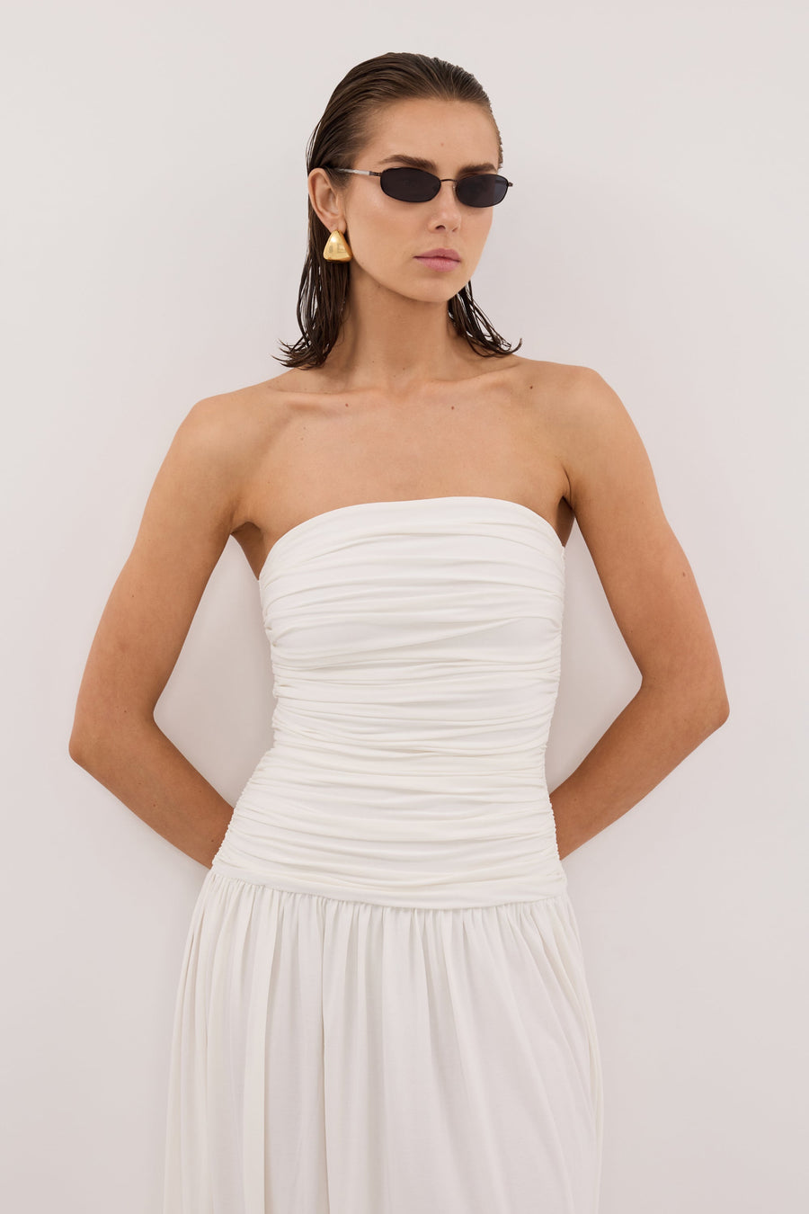 SHARI OFF WHITE STRAPLESS BANDEAU MIDI DRESS