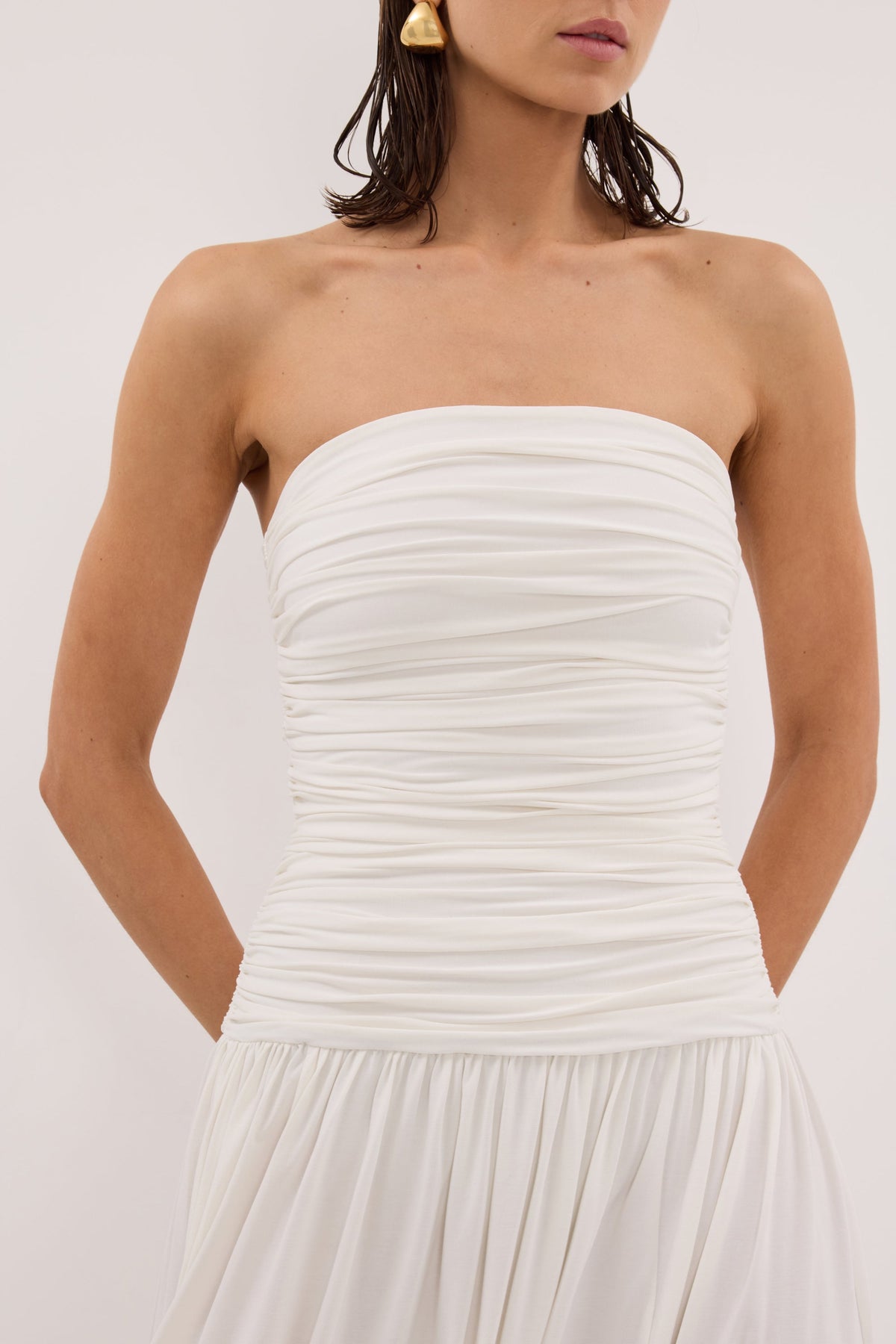 SHARI OFF WHITE STRAPLESS BANDEAU MIDI DRESS