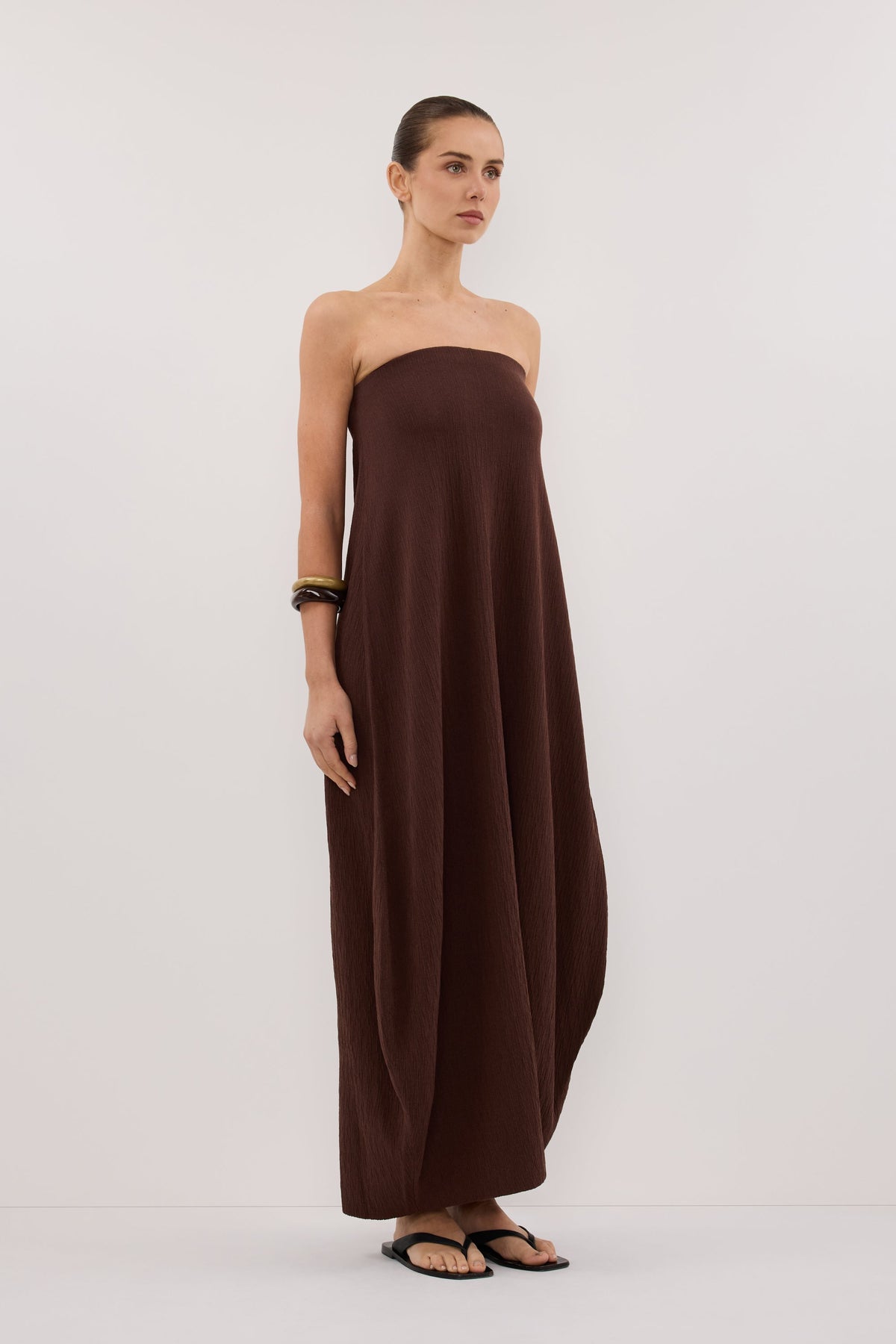 ALIAS CHOC TEXTURED KNIT STRAPLESS MIDI DRESS