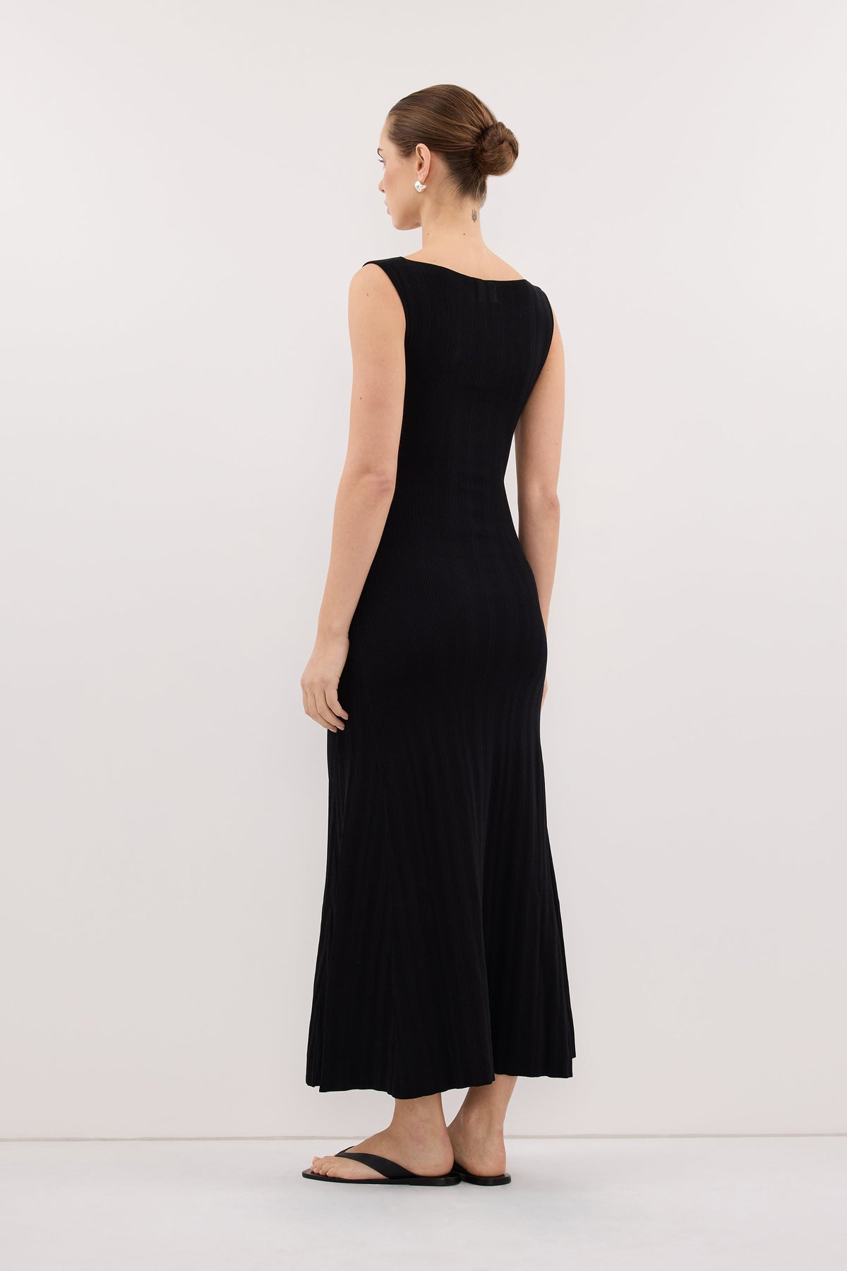 DOVE BLACK SLEEVELESS RIBBED KNIT MAXI DRESS